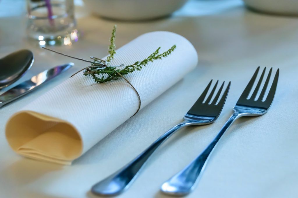 elegant tableware, forks, table-1668370.jpg